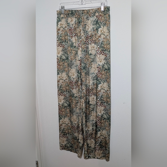 Lita by Ciara FLUID PRINT TIE WAIST PANTS IN ANIMAL FLORAL Satin Beige Sz L EUC - Picture 3 of 12